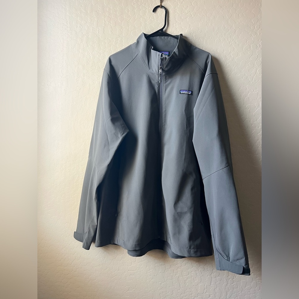 Men’s Patagonia Style 83525 Gray Softshell Jacket, Size XXL